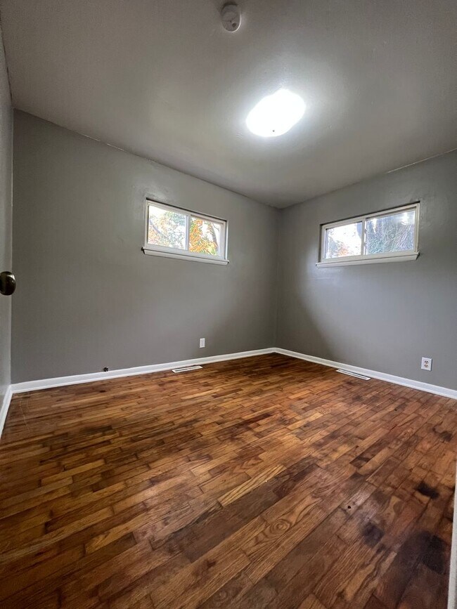 Foto del edificio - Available Now 2 bedroom 1 bathroom in South East Springfield