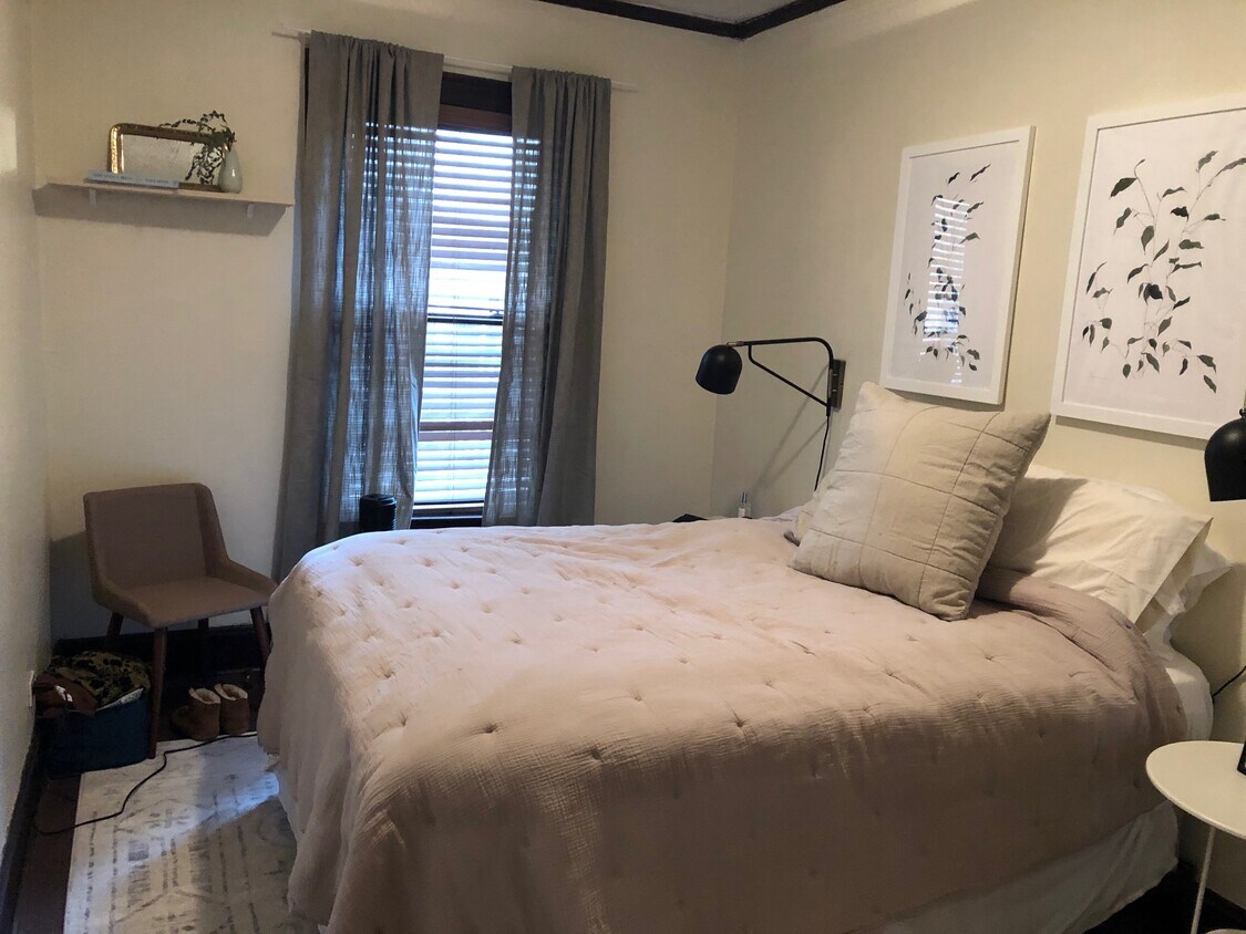 Foto principal - 445 W St James Pl