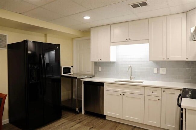 Foto del edificio - 1600 Deer Cliff Ct