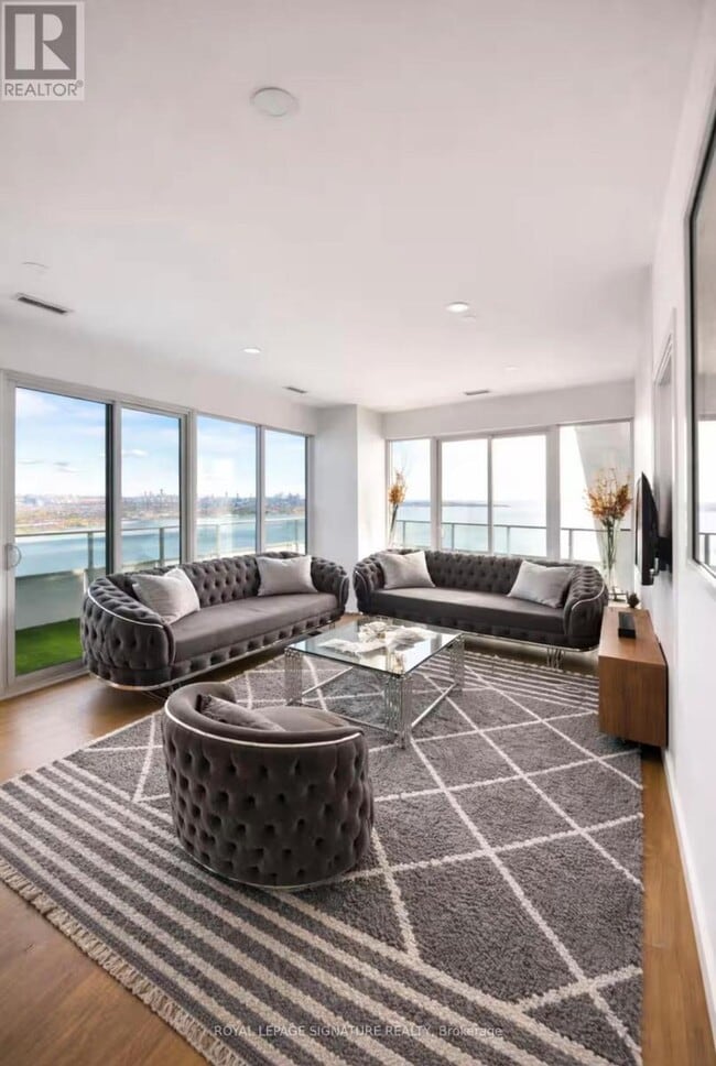 Building Photo - 20 Shore Breeze Dr