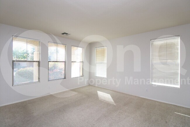 Building Photo - 3316 E Kingbird Pl
