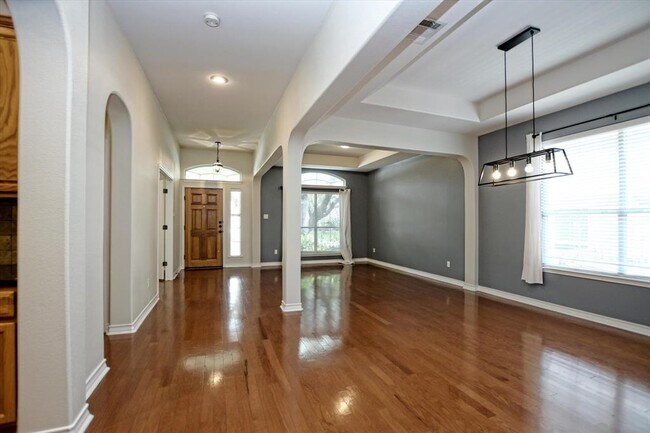 Building Photo - 16612 Barrhead Cove