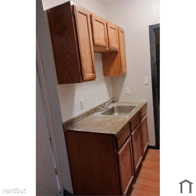 Foto del edificio - 3 br, 1 bath Duplex - 3675 Independence Ro...