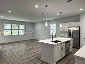 Foto del edificio - 7303 Arthurs Rd