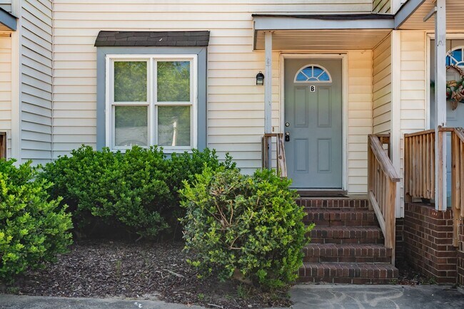 Foto del edificio - Adorable 2 Bedroom Townhome in NE Raleigh!