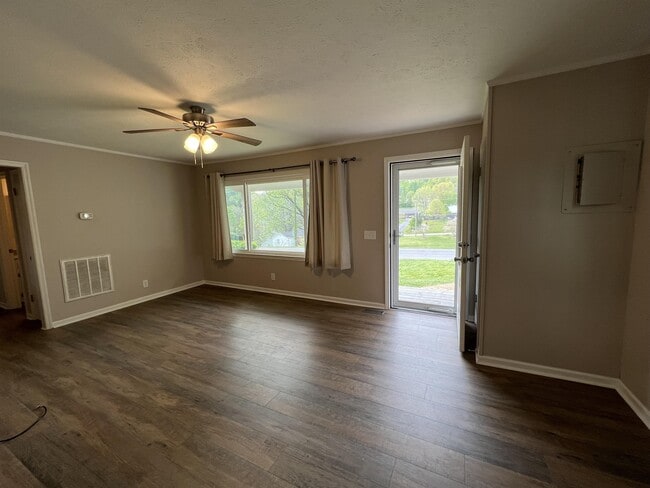 Building Photo - 508 Mayfield Ave