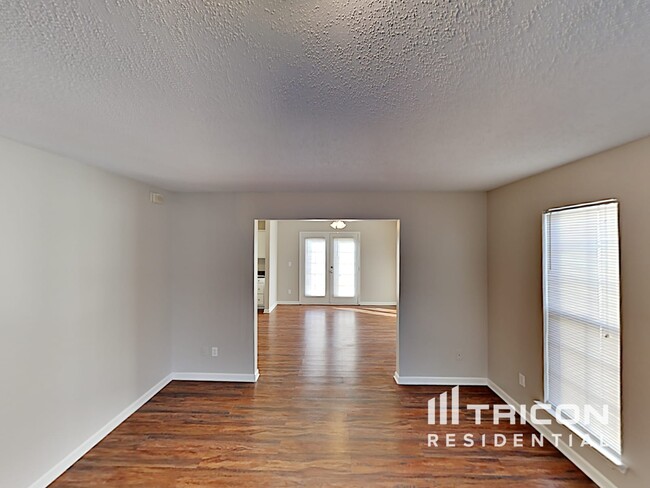 Foto del edificio - 7500 Saddle Trail Ln