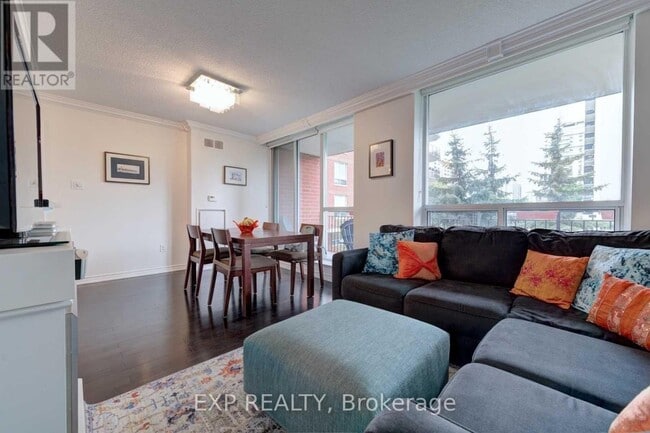 Building Photo - 300-300 Balliol St