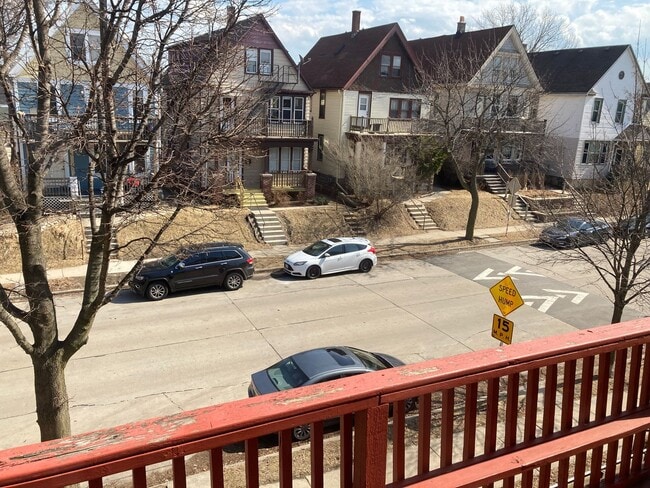 Foto del edificio - 2951-51A N Fratney St