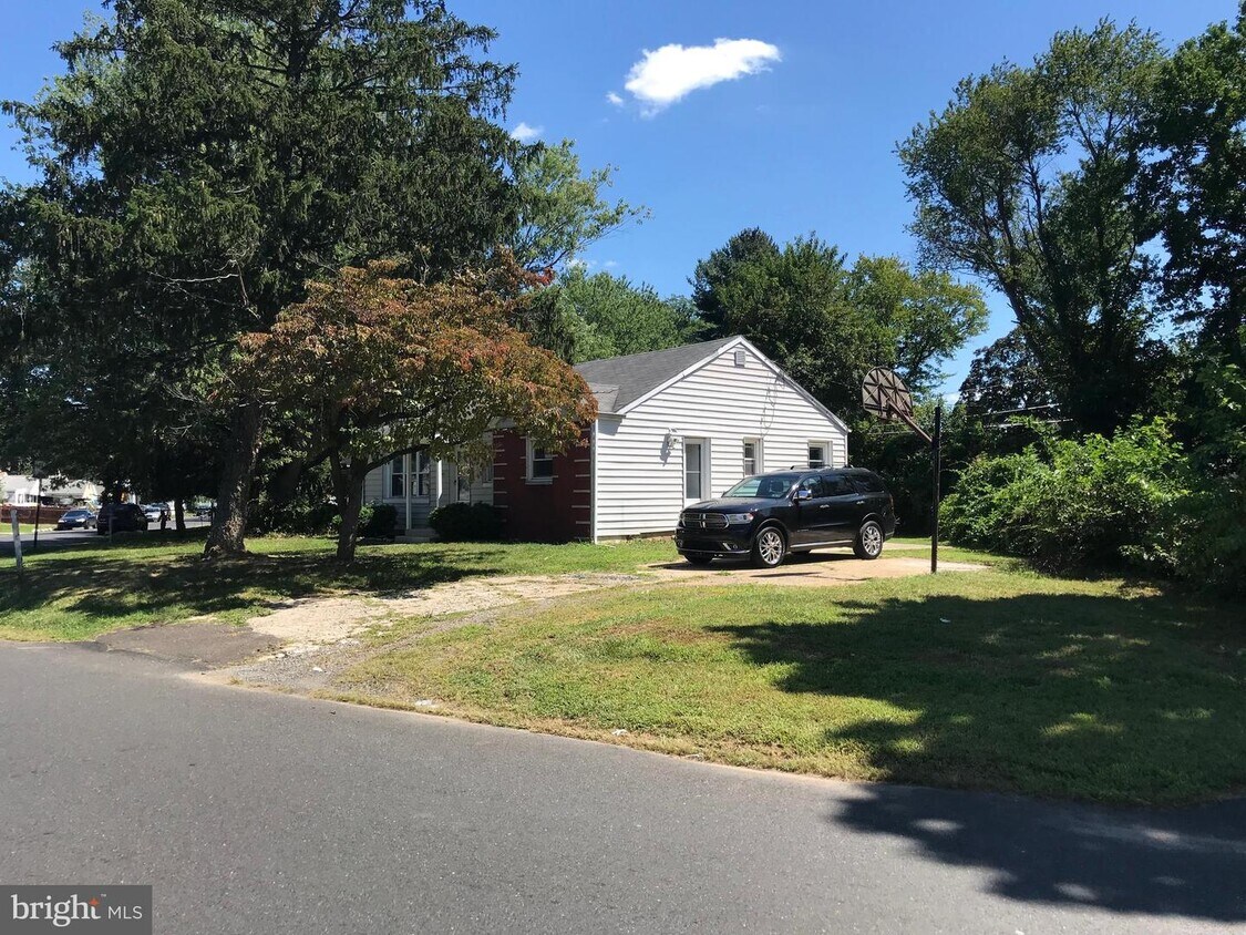 Primary Photo - 1017 Winder Dr