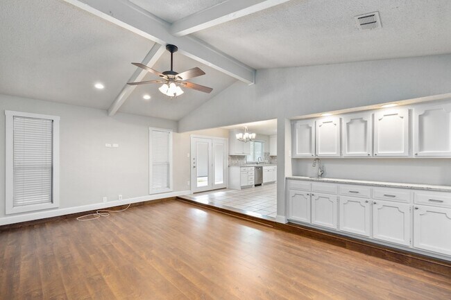 Foto del edificio - 6728 Fair Meadows Dr