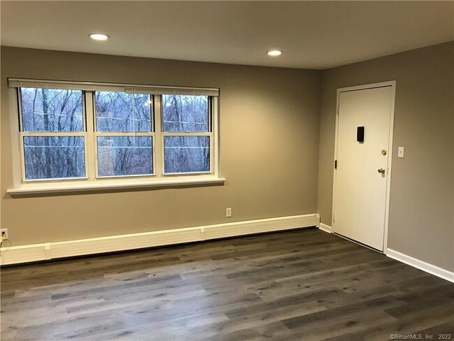 Building Photo - 470 Oak Ave
