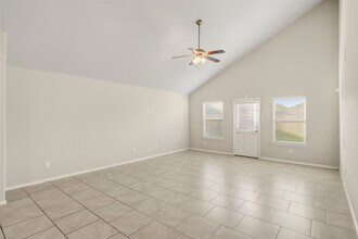 Building Photo - 2202 Tannin Trce