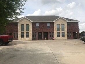 Building Photo - 102 S 48th Ln