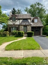 Building Photo - 1632 Greenleaf St