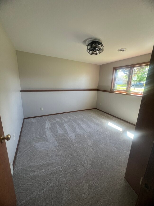 2 & 3 bedroom - 2660 Sandra Rose Ln