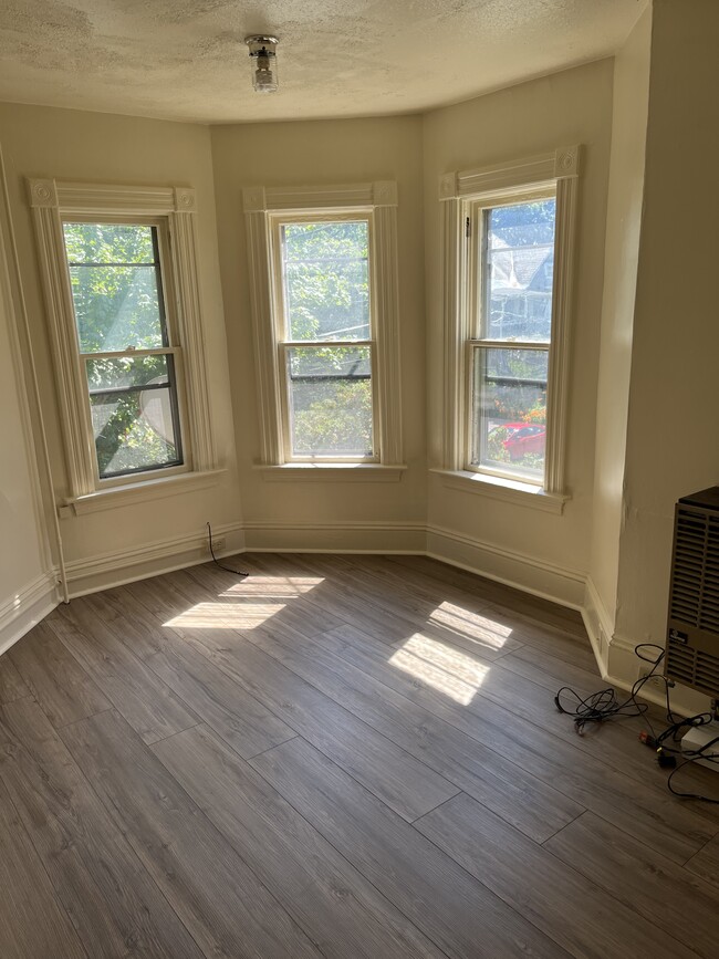 Building Photo - 28 Brookes Ave