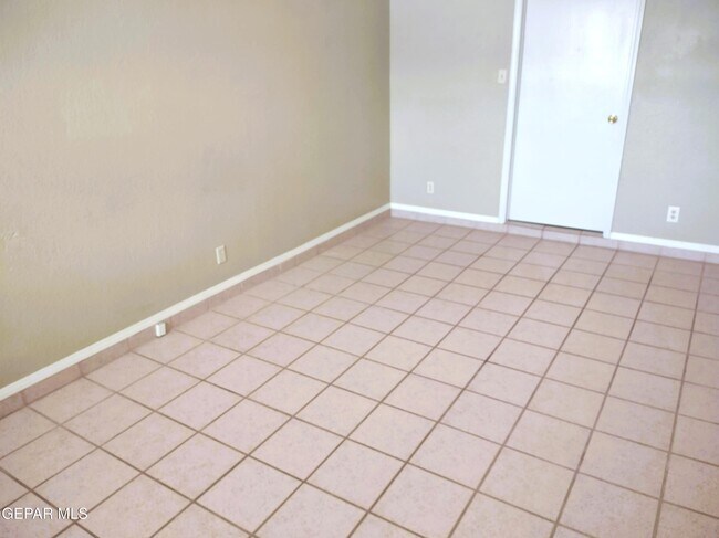 Building Photo - 725 Arredondo Dr