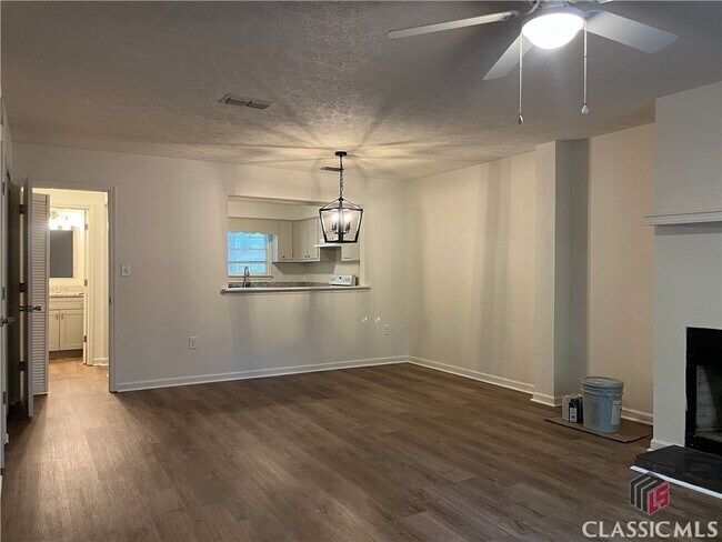 Building Photo - 246 Highland Park Dr