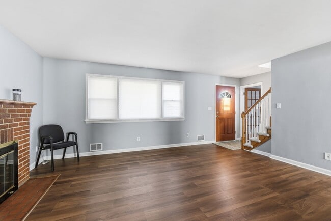 Foto del edificio - Beautiful 5 BR/3 BA Single-Family Home in Hyattsville!