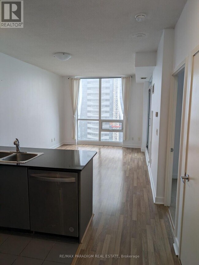 Photo du bâtiment - 12 Yonge St