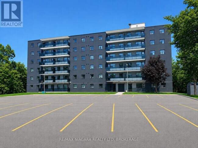 Building Photo - 550 King St