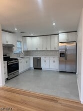 Building Photo - 18 Washburn Pl