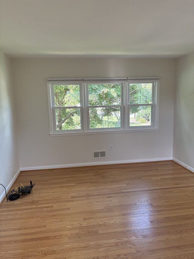 Living room - 18 Wordsworth Dr