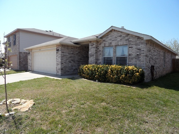 Building Photo - **3/2 PERFECT Home Located In Marine Creek...