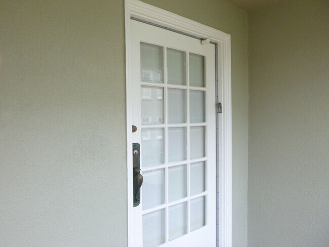 Building Photo - 3 BEDROOM HOUSE WITH UTILTIES INCLUDED IN ...