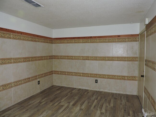 Building Photo - 9610 Bowman Ave