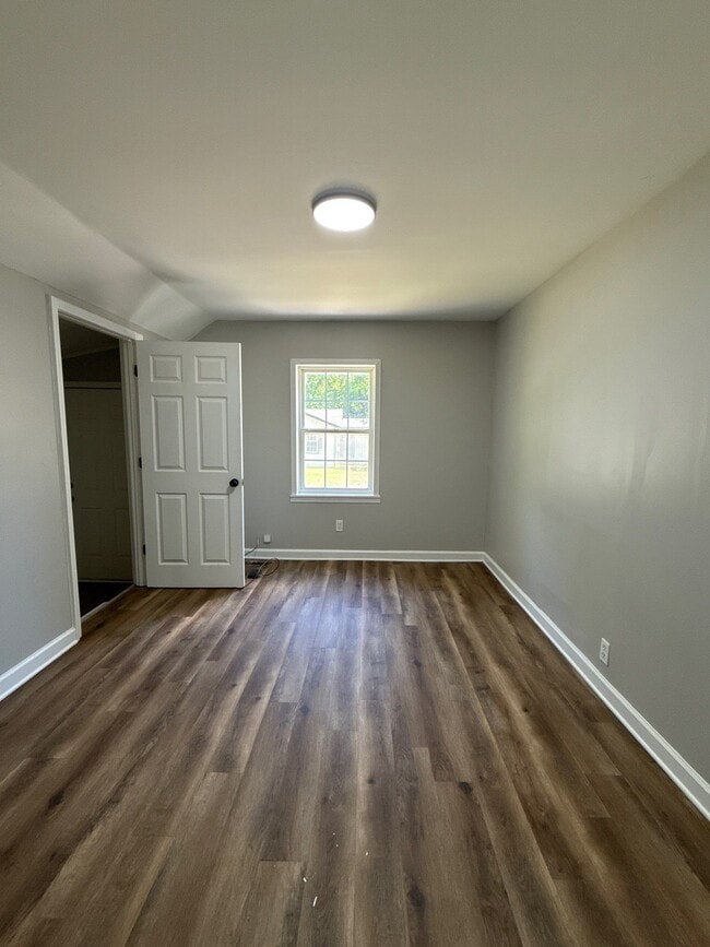 Building Photo - 812 Cobb Cir