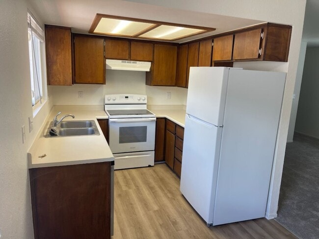 Building Photo - 545 Fein Ave