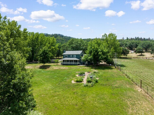 Building Photo - 4454 Dark Hollow Rd