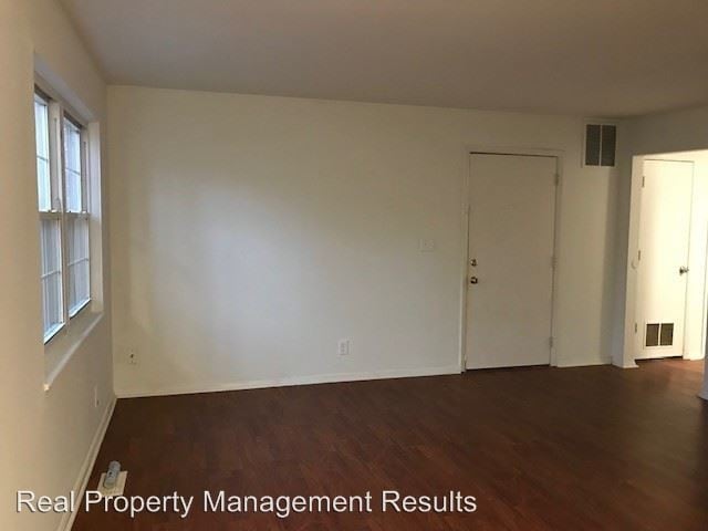 Building Photo - 613 Village Ln