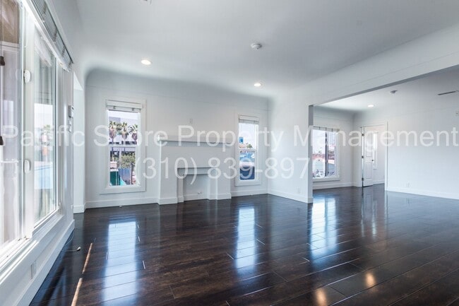 Foto del edificio - Mullen Duplex