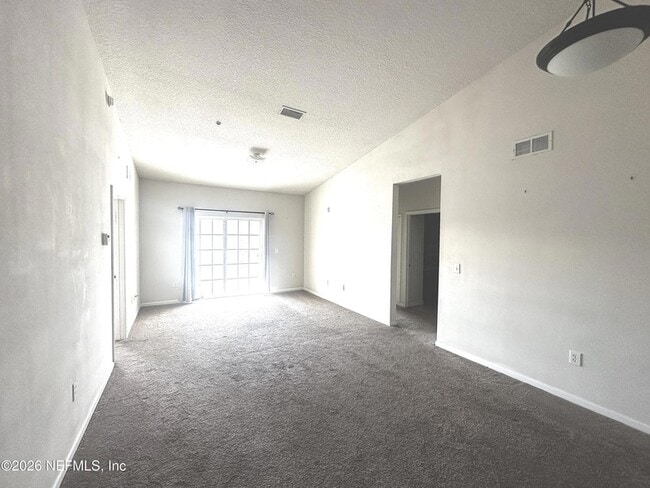 Foto del edificio - 8201 Green Parrot Rd