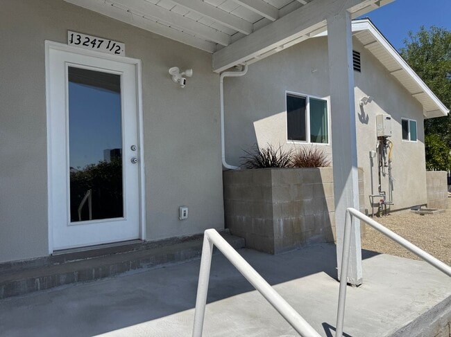 Building Photo - 13247 1/2 Raven Street