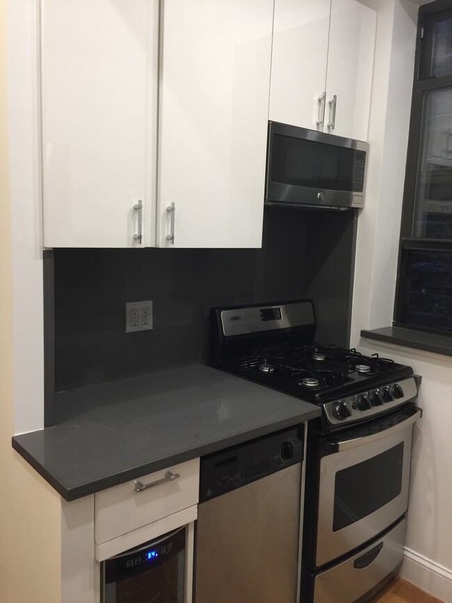 Building Photo - 246 W 108th St