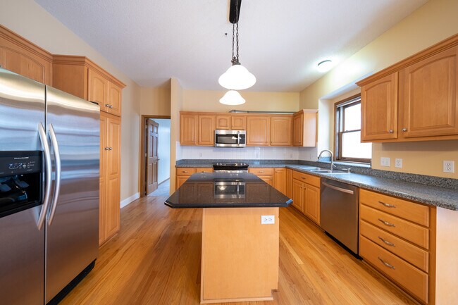 Foto del edificio - 17325 Candlewood Pkwy