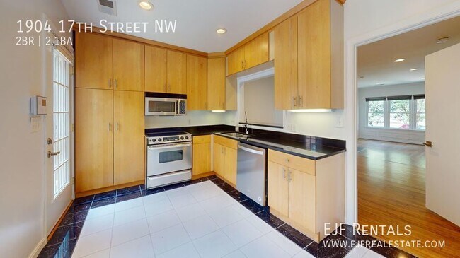 Building Photo - Dupont Circle Duplex Two Bedroom In Amazin...