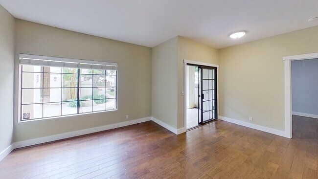 Foto del edificio - 2 Bed / 2 Bath Condo-Detached 2 car garage...