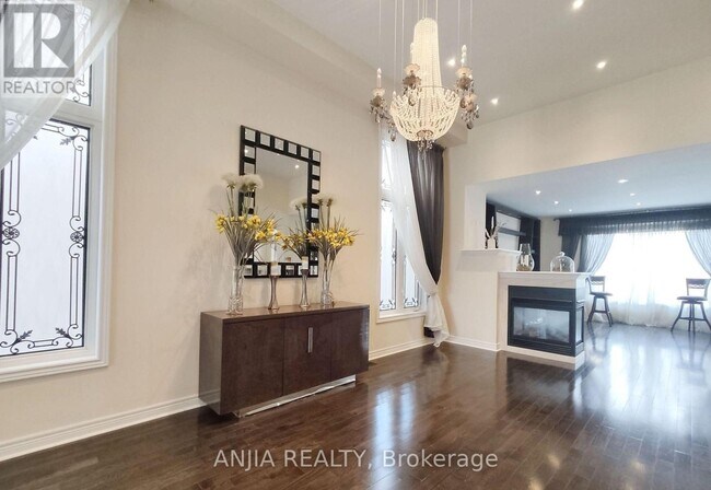 Building Photo - 19 Savona Pl