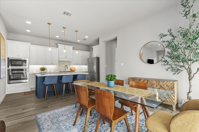 Foto del edificio - 4910 Morrison Dr