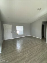 Building Photo - 6012 Hanna Ave N