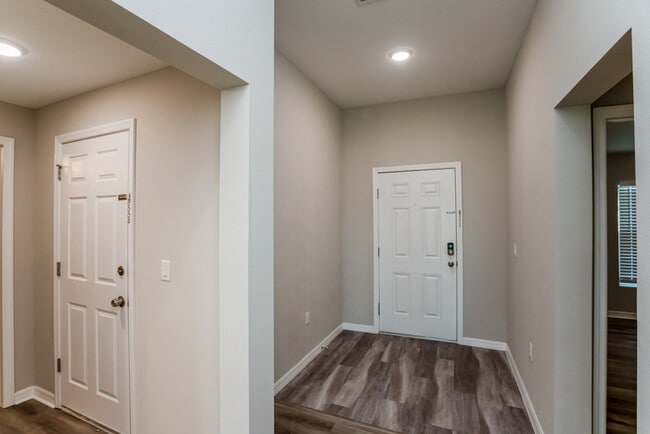 Building Photo - 5531 Arlington River Dr.