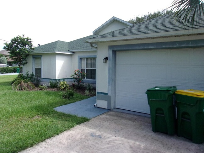 Building Photo - 117 Gator Dr