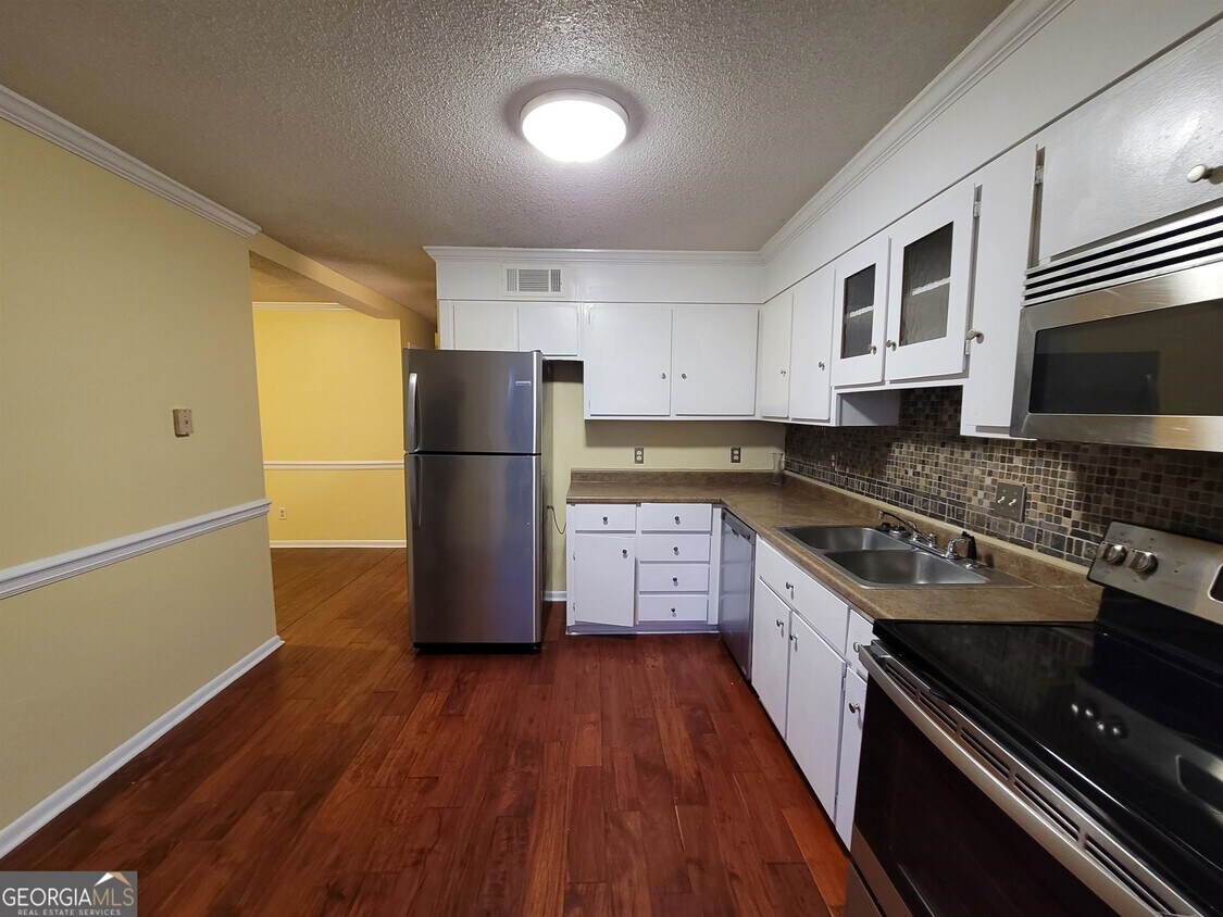 111 Stoneridge Dr, Warner Robins, GA 31088 Condo for Rent in Warner Robins, GA