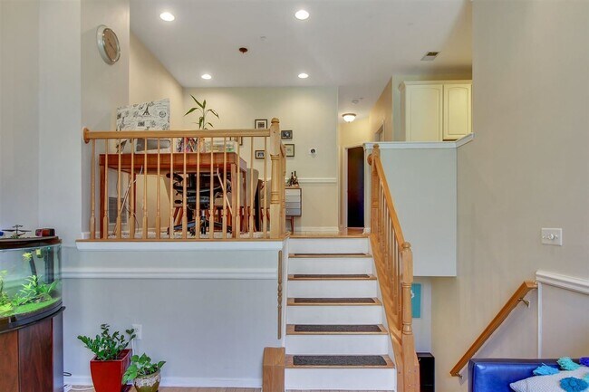 Building Photo - 340 Oswego Ct