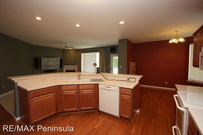 Building Photo - 9290 Kings Landing Ln